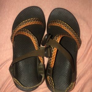 Single strap Chacos, no toe strap. Size 8.